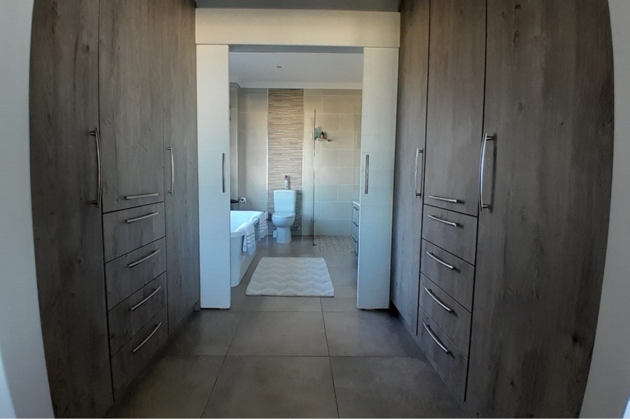 4 Bedroom Property for Sale in Yzerfontein Western Cape